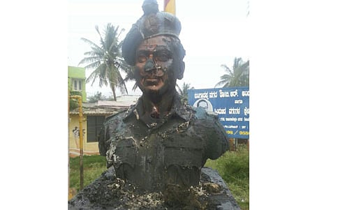 ಡಾ.ರಾಜ್ಕುಮಾರ್ ಪ್ರತಿಮೆಗೆ ಕಿಡಿಗೇಡಿಗಳಿಂದ ಅಪಮಾನ