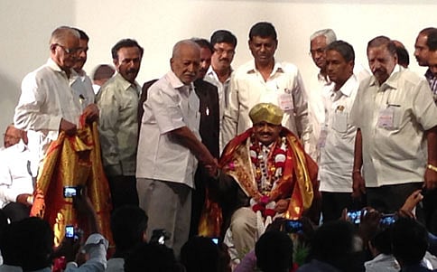 ರಾಜೀವಗಾಂಧಿ ಆರೋಗ್ಯ ವಿವಿ ಕುಲಪತಿ ಡಾ.ರವೀಂದ್ರನಾಥ್ಗೆ ಸನ್ಮಾನ