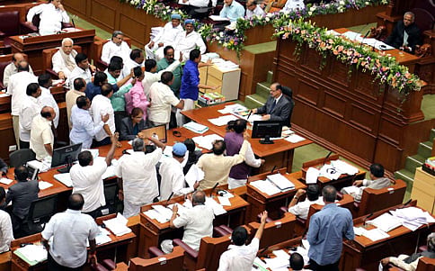 ಪ್ರಭು ಚೌಹಾಣ್ ಮೊಬೈಲ್ ವೀಕ್ಷಣೆ ಪ್ರಕರಣ: ಸದನದಲ್ಲಿ ಗದ್ದಲ ಕೋಲಾಹಲ