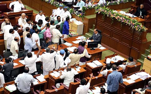 ಪ್ರಭು ಚೌಹಾಣ್ ಮೊಬೈಲ್ ವೀಕ್ಷಣೆ ಪ್ರಕರಣ: ಸದನದಲ್ಲಿ ಗದ್ದಲ ಕೋಲಾಹಲ
