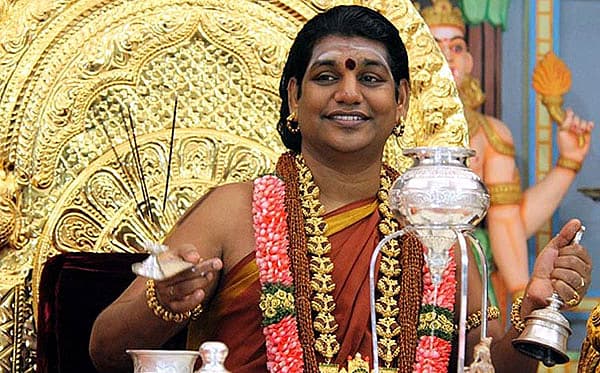 ಸ್ವಾಮಿ ನಿತ್ಯಾನಂದ:ಸ್ವಾಮಿ ನಿತ್ಯಾನಂದ ಬಹುಶಃ ಈ ಹೆಸರು ಕೇಳದೆ ಇರುವವರೇ ಕಡಿಮೆ ಎಂದರೆ ತಪ್ಪಾಗಲಾರದು. ಬಿಡದಿ ಆಶ್ರಮದತ್ತ ಜಗತ್ತಿನ ದೃಷ್ಟಿ ಆಯುವಂತೆ ಮಾಡಿದವರು ಈ ನಿತ್ಯಾನಂದ. ಅಲ್ಲಿಯವರೆಗೂ ಅಷ್ಟೊಂದು ಪರಿಚಯವಿಲ್ಲದ ಬಿಡದಿ ಪ್ರದೇಶ ನಿತ್ಯಾನಂದ ಸ್ವಾಮೀಜಿಯ ಮೇಲಿನ ಪ್ರಕರಣಗಳಿಂದಾಗಿ ಪ್ರಸಿದ್ದಿಯನ್ನು