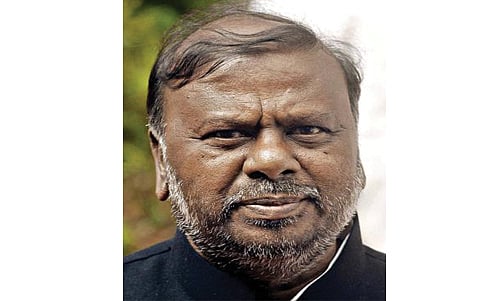 ಹಾಗೇ ಬಿಟ್ರೆ ಗೋಡ್ಸೆಗೂ ಭಾರತ ರತ್ನ ಕೊಡ್ತಾರೆ : ಆಂಜನೇಯ ವ್ಯಂಗ್ಯ