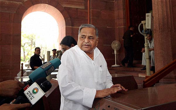<b>ಮುಲಾಯಂ ಸಿಂಗ್ ಯಾದವ್ಸಮಾಜವಾದಿ ಪಕ್ಷದ ರಾಷ್ಟ್ರಾಧ್ಯಕ್ಷ</b>'ಮಕ್ಕಳು ಎಂದ ಮೇಲೆ ತಪ್ಪು ಮಾಡುತ್ತಾರೆ. ರೇಪ್ ಮಾಡಿದರು ಎಂಬ ಚಿಕ್ಕ ವಿಚಾರಕ್ಕೇ ಅವರನ್ನು ಗಲ್ಲಿಗೇರಿಸುವುದು ಸರಿಯಲ್ಲ.'