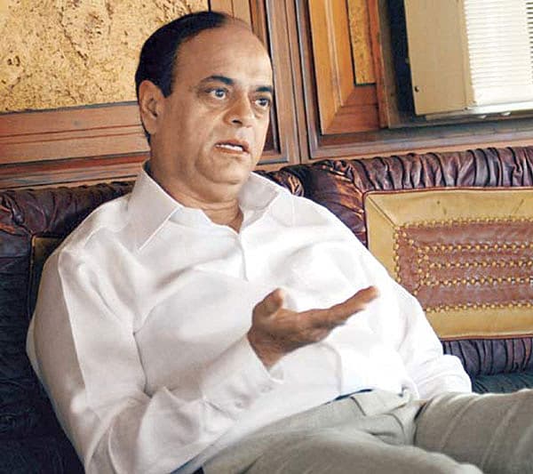 <b>ಅಬು ಅಜ್ಮಿಸಮಾಜವಾದಿ ಪಕ್ಷದ ಮುಖಂಡ</b>'ಮದುವೆಯಾದ ಅಥವಾ ಮದುವೆಯಾಗದ ಯಾವುದೇ ಯುವತಿ ಅಥವಾ ಮಹಿಳೆ ತನಗರಿವಿದ್ದೋ ತನಗರಿವಿಲ್ಲದೆಯೋ ಬೇರೋಬ್ಬ ಪುರುಷನೊಂದಿಗೆ ಲೈಂಗಿಕ ಸಂಪರ್ಕ ನಡೆಸಿದರೆ (ಅತ್ಯಾಚಾರ) ಅಂತಹವರನ್ನು ಗಲ್ಲಿಗೇರಿಸಬೇಕು.'