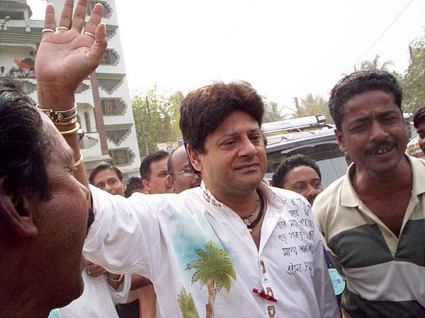 <b>ತಪಸ್ ಪಾಲ್ತೃಣಮೂಲ ಕಾಂಗ್ರೆಸ್ ಪಕ್ಷದ ಸಂಸದ</b>'ಸಿಪಿಐ-ಎಂ ಕಾರ್ಯಕರ್ತರು ನಮ್ಮ ಟಿಎಂಸಿ ಕಾರ್ಯಕರ್ತರ ತಂಟೆಗೆ ಬಂದರೆ ನಾನು ನೋಡಿಕೊಂಡು ಸುಮ್ಮನೆ ಕೂರುವ ವ್ಯಕ್ತಿಯಲ್ಲ. ನನ್ನ ರಿವಾಲ್ವಾರ್ ತೆಗೆದು ಎಲ್ಲರನ್ನೂ ಗುಂಡಿಟ್ಟು ಕೊಂದುಹಾಕುತ್ತೇನೆ. ಯಾರಾದರೂ ನನ್ನ ಟಿಎಂಸಿ ಕಾರ್ಯಕರ್ತರ ಮನೆ, ಸಹೋದರಿ, ತಾ