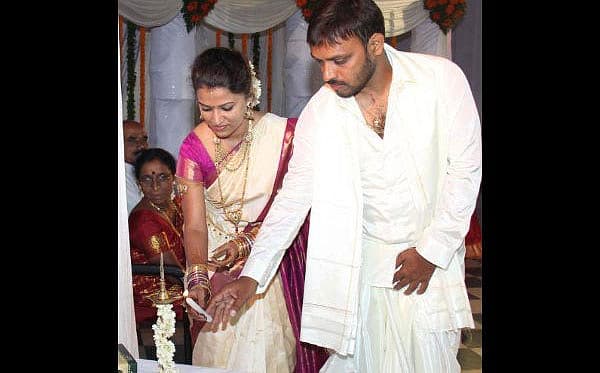 ಗೀತಸಾಹಿತಿ ಕವಿರಾಜ್ ಅವರ ಮದುವೆ ಮೇ ತಿಂಗಳಲ್ಲಿ ಕುಪ್ಪಳ್ಳಿಯಲ್ಲಿ ನೆರವೇರಿತು. ಕನ್ನಡ ಚಿತ್ರರಂಗದ ಹಲವು ತಾರೆಯರು ಮದುವೆ ಸಮಾರಂಭಕ್ಕೆ ಆಗಮಿಸಿ ನೂತನ ದಂಪತಿಗಳನ್ನು ಹರಸಿದರು. ಬಯೋ ಟೆಕ್ನಾಲಜಿ ಕ್ಷೇತ್ರದಲ್ಲಿರುವ ರಾಜೇಶ್ವರಿ ಅವರನ್ನು ಕವಿರಾಜ್ ಮದುವೆಯಾದರು.