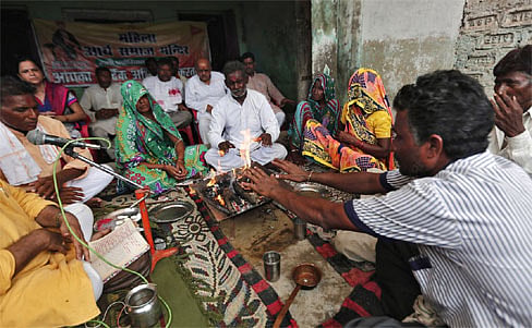 ವಿರೋಧದ ಮಧ್ಯೆ ಮರುಮತಾಂತರ