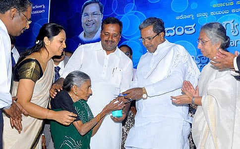 ಪ್ರತಿ ಜಿಲ್ಲೆಯಲ್ಲಿಯೂ ಡಯಾಲಿಸಿಸ್ ಕೇಂದ್ರ, ಬಡವರಿಗೆ ಹಲ್ಲಿನ ಸೆಟ್