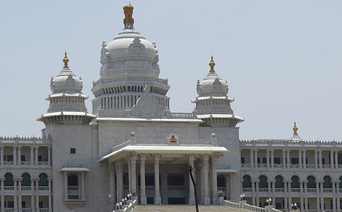 ಪ್ರತಿ ಪಕ್ಷಗಳ ಸೆಣಸು, ಸ್ವಪಕ್ಷೀಯರ ಮುನಿಸು