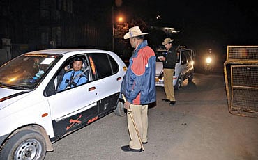 ಬಾರು ತುಂಬಿಸುವ ಮೊದಲು ಭರ್ತಿಯಾಗಬೇಕಲ್ಲವೇ ಪೊಲೀಸ್ ಪಡೆ?