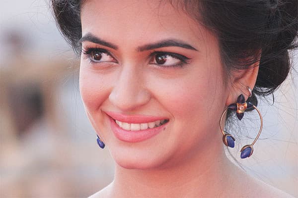 'ಬೆಳದಿಂಗಳ ಬಾಲೆ'-ಕೃತಿ ಕರಬಂದ