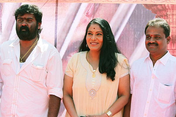 'ಬೆಳ್ಳಿ' ನಿರ್ದೇಶಕ ಮಹೇಶ್, ಪದ್ಮ ವಾಸಂತಿ, ನಿರ್ಮಾಪಕ ರಾಜೇಶ್