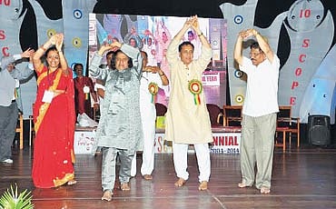ಕುಣಿದರೆ ಚೆನ್ನ...