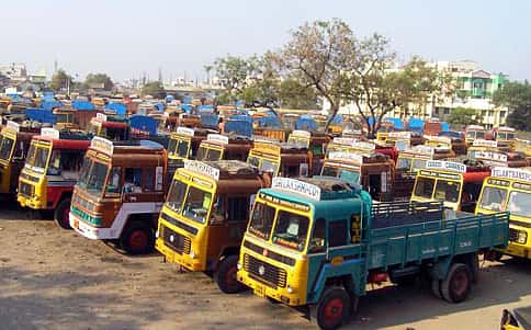 ಅಡಕೆ ಸಾಗಾಟಕ್ಕೆ ಒಪ್ಪದ ಲಾರಿ