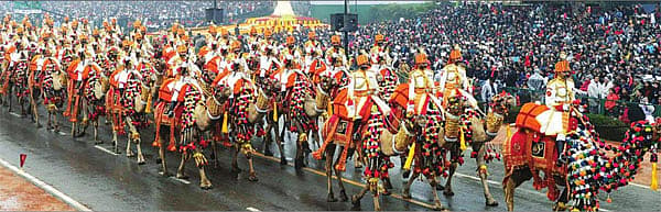 ದೆಹಲಿಯಲ್ಲಿ ನಡೆದ ಗಣರಾಜ್ಯೋತ್ಸವ ಪರೇಡ್‌ನಲ್ಲಿ ಬಿಎಸ್‌ಎಫ್‌ನ ಒಂಟೆಪಡೆ ಪಥಸಂಚಲನ ಎಲ್ಲರ ಗಮನ ಸೆಳೆಯಿತು.