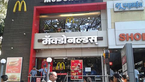 ಬೀದಿ ಮಗುವನ್ನು ಹೊರದಬ್ಬಿದ ಮೆಕ್‌ಡೊನಾಲ್ಡ್!