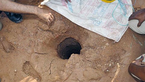 ಕೊಳವೆ ಬಾವಿ ಬಂದ್ ವರದಿ ಸಲ್ಲಿಸಲು ಆದೇಶ