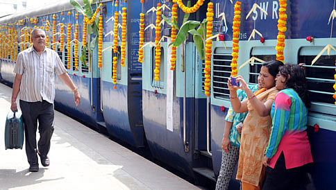 ನಾಲ್ಕು ನೂತನ ರೈಲು ಸೇವೆಗಳಿಗೆ ಚಾಲನೆ