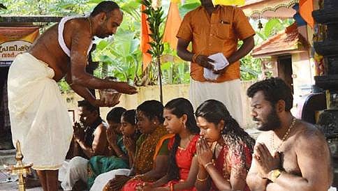 ಹಿಂದೂ ಧರ್ಮಕ್ಕೆ 300 ಕ್ರೈಸ್ತರ 'ಘರ್ ವಾಪಸಿ'