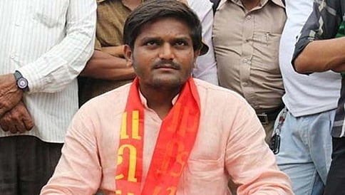ಕ್ರಿಕೆಟ್ ಪಿಚ್ ಗೂ ಕಾಲಿರಿಸಿದ ಹಾರ್ದಿಕ್ ಪಟೇಲ್ ಪ್ರತಿಭಟನೆ