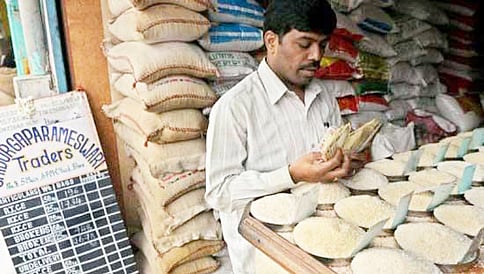 ಆಹಾರ ಧಾನ್ಯಗಳ ಬೆಲೆ ಏರಿಕೆ: ಕಳ್ಳ ದಾಸ್ತಾನಿಗೆ "ಕೇಂದ್ರ" ತಡೆ