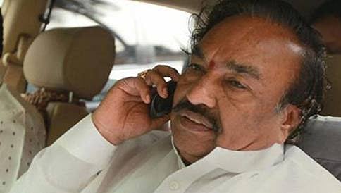 ಈಶ್ವರಪ್ಪ ಹುಚ್ಚಾಸ್ಪತ್ರೆಗೆ ಅಣಕು ಪ್ರದರ್ಶನ
