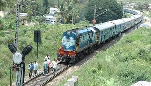 ಹಳಿ ತಪ್ಪಿದ ಬೆಂಗಳೂರು-ಮೈಸೂರು ಪ್ಯಾಸೆಂಜರ್ ರೈಲು, ಸಾವು ನೋವು ಸಂಭವಿಸಿಲ್ಲ