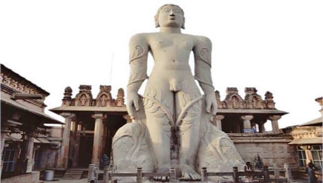 <b>ಶ್ರವಣಬೆಳಗೊಳ</b>: ಏಷ್ಯ ಖಂಡದಲ್ಲಿಯೇ ಅತಿ ಎತ್ತರದ(57 ಅಡಿ)ಮತ್ತು ಭಾರತದ ಅತಿ ಎತ್ತರದ ಏಕಶಿಲಾ ವಿಗ್ರಹಗಳಲ್ಲಿಯೇ ದೊಡ್ಡದಾದ ಗೊಮ್ಮಟನ ಶಿಲೆಯಿರುವ ಶ್ರವಣಬೆಳಗೊಳ ಪ್ರಸಿದ್ಧ ಜೈನ ಪುಣ್ಯಕ್ಷೇತ್ರ.<br><br>