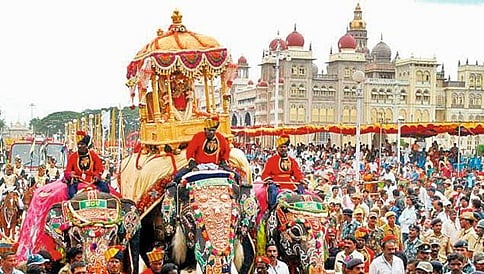 23 ರಂದೇ ದಸರಾ ಜಂಬೂ ಸವಾರಿ: ವಿರೋಧಕ್ಕೆ ಮಣಿದ ಸರ್ಕಾರ
