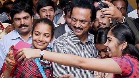 ಸೆಲ್ಫಿ ತೆಗೆದುಕೊಳ್ಳಲು ಮುಂದಾದ ಆಟೋ ಡ್ರೈವರ್ ಗೆ ಸ್ಟಾಲಿನ್ ಕಪಾಳಮೋಕ್ಷ