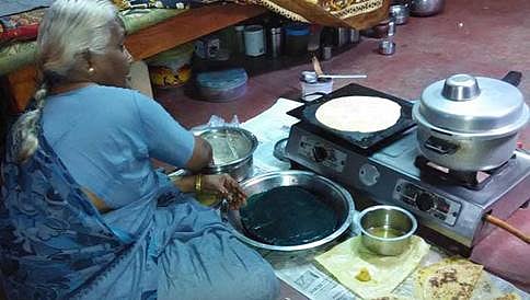 ದಲಿತ ಅಡುಗೆ ಸಹಾಯಕಿ ಜನರಿಂದ ಶಾಲೆಗೆ ಬಹಿಷ್ಕಾರ
