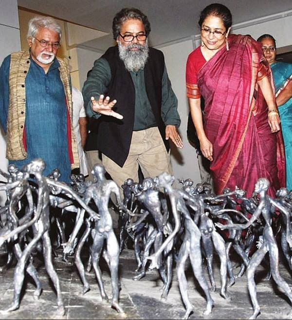 ರಾಷ್ಟ್ರೀಯ ಆಧುನಿಕ ಕಲಾ ಗ್ಯಾಲರಿಯಲ್ಲಿ ಮ್ಯಾಪಿಂಗ್ ವಿತ್ ಫಿಗರ್ಸ್ ದಿ ಆರ್ಟ್ ಆಫ್ ಕೆ. ಎಸ್ ರಾಧಾಕೃಷ್ಣನ್ ಪ್ರದರ್ಶನಕ್ಕೆ ನಟಿ ಅರುಂಧತಿ ನಾಗ್, ಕಲಾವಿದ ಎಚ್.ಜಿ ವಾಸುದೇವರಾವ್ ಚಾಲನೆ ನೀಡಿದರು.