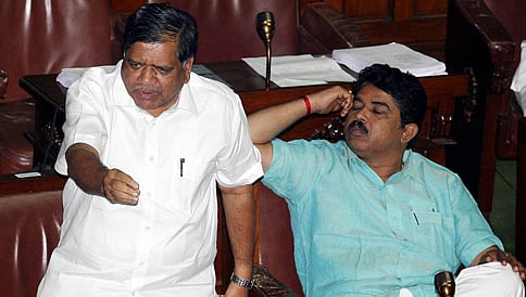 ಆತ್ಮಹತ್ಯೆ, ಕತ್ತಲೆ ಭಾಗ್ಯ ಸರ್ಕಾರದ ಸಾಧನೆ