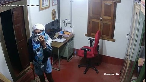 ಕವಿಮನೆಯಲ್ಲಿ ಕಳವು; ವ್ಯಕ್ತಿ ವಶ