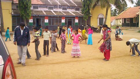 ಸೀಮೆಸುಣ್ಣಕ್ಕೂ ಕಷ್ಟ: 3 ದಿನ ಶಾಲೆಗಳ ಬಂದ್?
