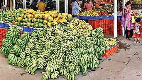 ಕೆ.ಜಿ ಬಾಳೆಗೆ ರು.14, ಕಿತ್ತಳೆಗೆ ಬರೀ ರು.27!