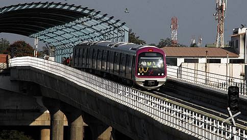 ಅರ್ಧಕ್ಕೆ ನಿಂತ ಸಂಚಾರ; ಪ್ರಯಾಣಿಕರ ಸಂಕಟ