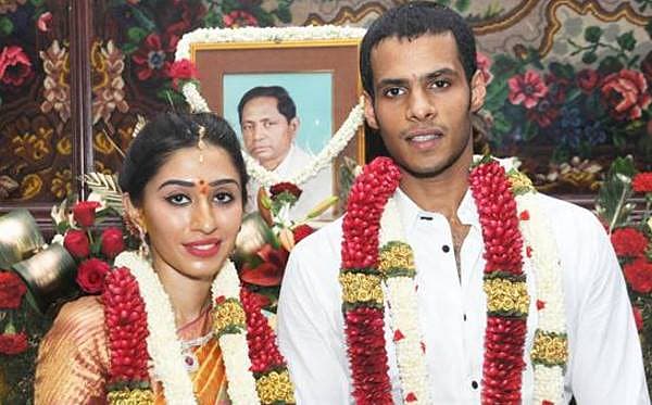 <div>ಕೆಸಿಎನ್ ಪುತ್ರಿ ಸ್ವಾತಿಯೊಂದಿಗೆ ಎಚ್ಡಿಕೆ ಪುತ್ರ ನಿಖಿಲ್ಗೌಡ ನಿಶ್ಚಿತಾರ್ಥ</div><div><a href=