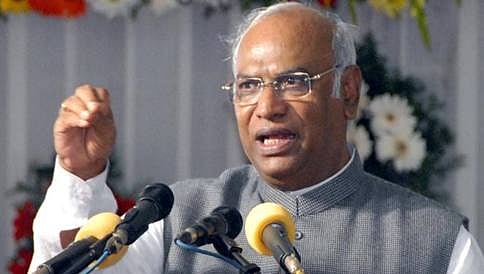 ವಿರೋಧ ಪಕ್ಷ ಹತ್ತಿಕ್ಕುತ್ತಿರುವ ಬಿಜೆಪಿ: ಖರ್ಗೆ ಆರೋಪ
