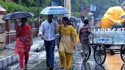 ಚೆನ್ನೈಗೆ ಮತ್ತೆ ವಕ್ಕರಿಸಿದ ಮಳೆ: ಸಂಕಷ್ಟದಲ್ಲಿ ಜನತೆ
