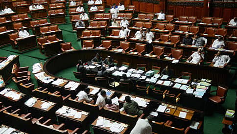 ವಿಧಾನ ಮಂಡಲದಲ್ಲೂ 'ಪೊರಕೆ' ಕದನ
