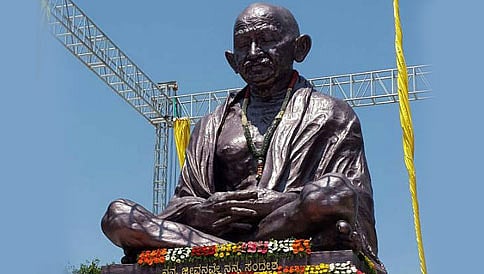 ಗಾಂಧಿ ಪುತ್ಥಳಿಗೂ ಕಿಕ್ ಬ್ಯಾಕ್!?
