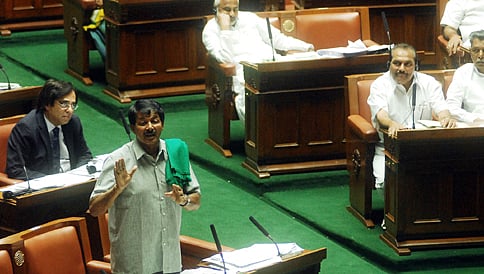 ಗಾಂಧಿ ಫೋಟೋ ಏಕೆ?