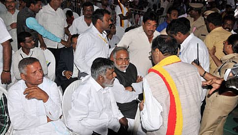 ಸಾಹಿತ್ಯ ಸಮ್ಮೇಳನಕ್ಕೆ ತೆರಳಲು ಮುಗಿಬಿದ್ದ ಜನತೆ
