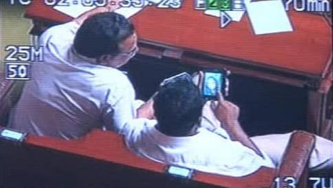 ಬ್ಲೂಬಾಯ್ಸ್ ಗೆ ಕವಿಗೋಷ್ಠಿಯಲ್ಲಿ ತಿವಿತ