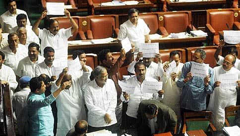 ಕಲಾಪ ನುಂಗಿದ ನಿರ್ಬಂಧ