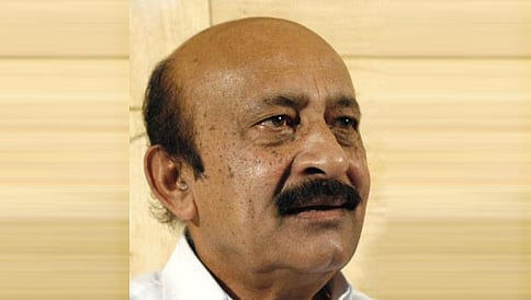 ಸಿದ್ದು ಪರ ನಾಣಯ್ಯ ಬ್ಯಾಟಿಂಗ್
