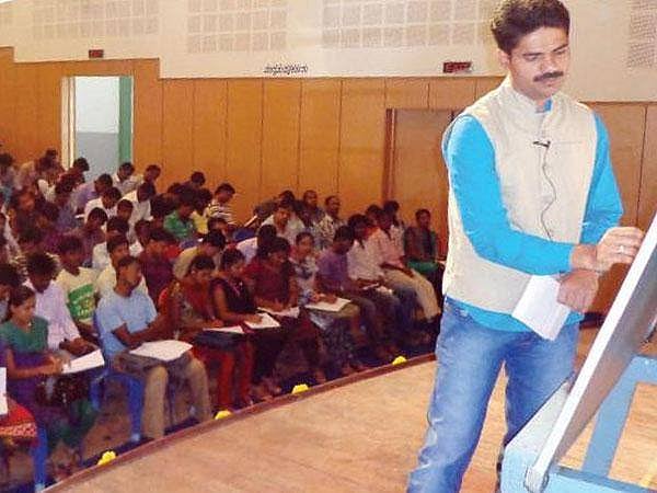 ಐಎಎಸ್ ಅಧಿಕಾರಿ ರವಿ ನಿಗೂಢ ಸಾವು: ಮರಣೋತ್ತರ ಪರೀಕ್ಷೆ ಅಂತ್ಯ
