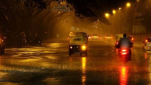 ಬೆಂಗಳೂರಿನಲ್ಲಿ ಗಾಳಿ, ಗುಡುಗು ಸಹಿತ ಧಾರಾಕಾರ ಮಳೆ