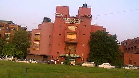 ಕರ್ನಾಟಕ ಭವನದಲ್ಲಿ ನೆರವಿಗೆ ಮಾಹಿತಿ ಕೇಂದ್ರ
